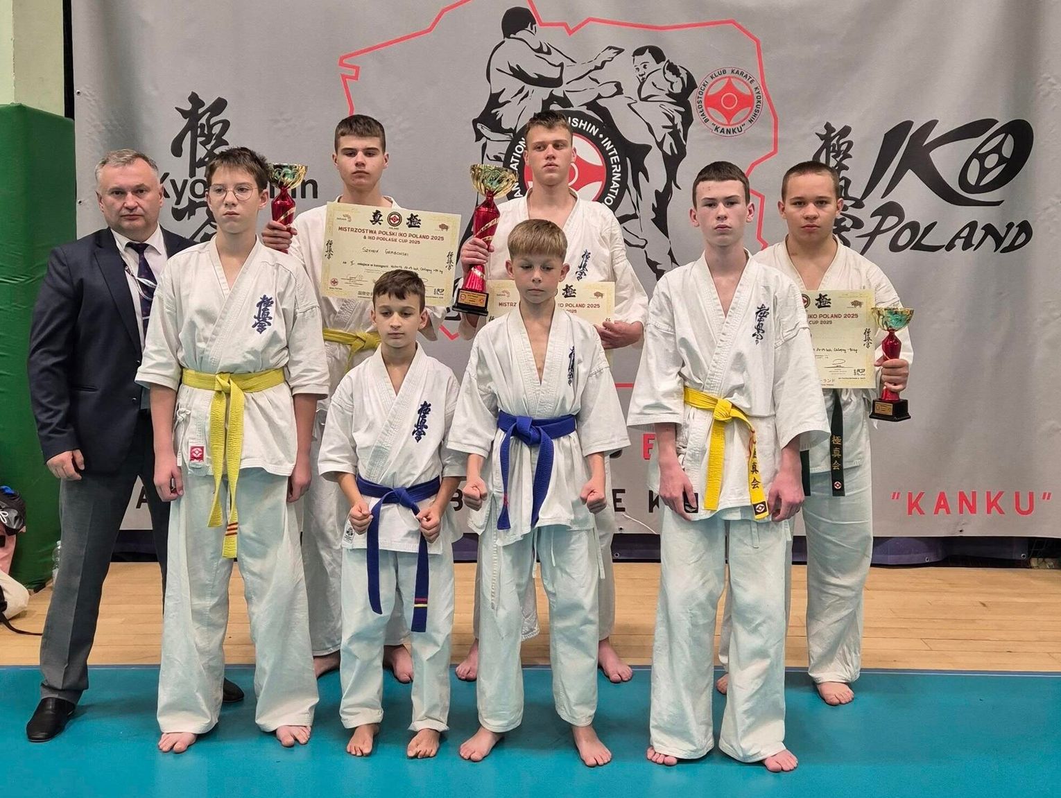 Satorianie nie schodzą z podium