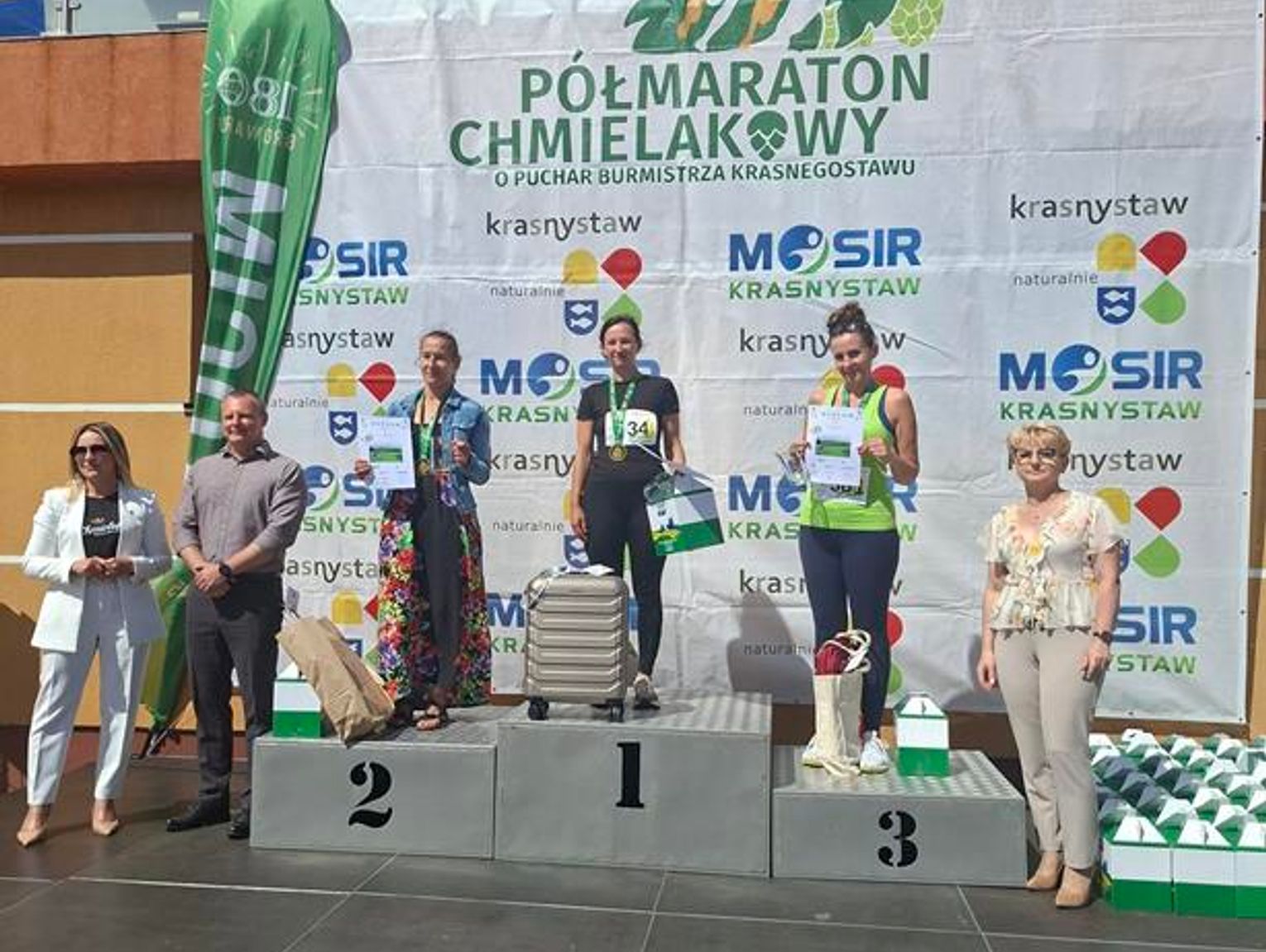 Ścigali się w "cieniu chmielu"