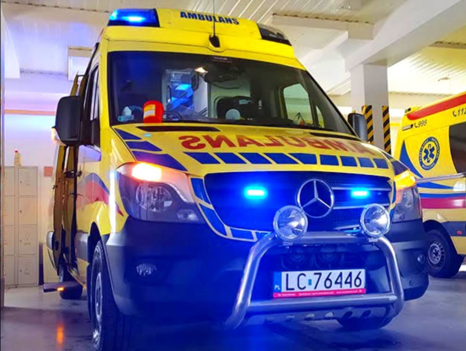 Siewnik zmiażdżył kobiecie rękę, konar przygniótł gospodarza