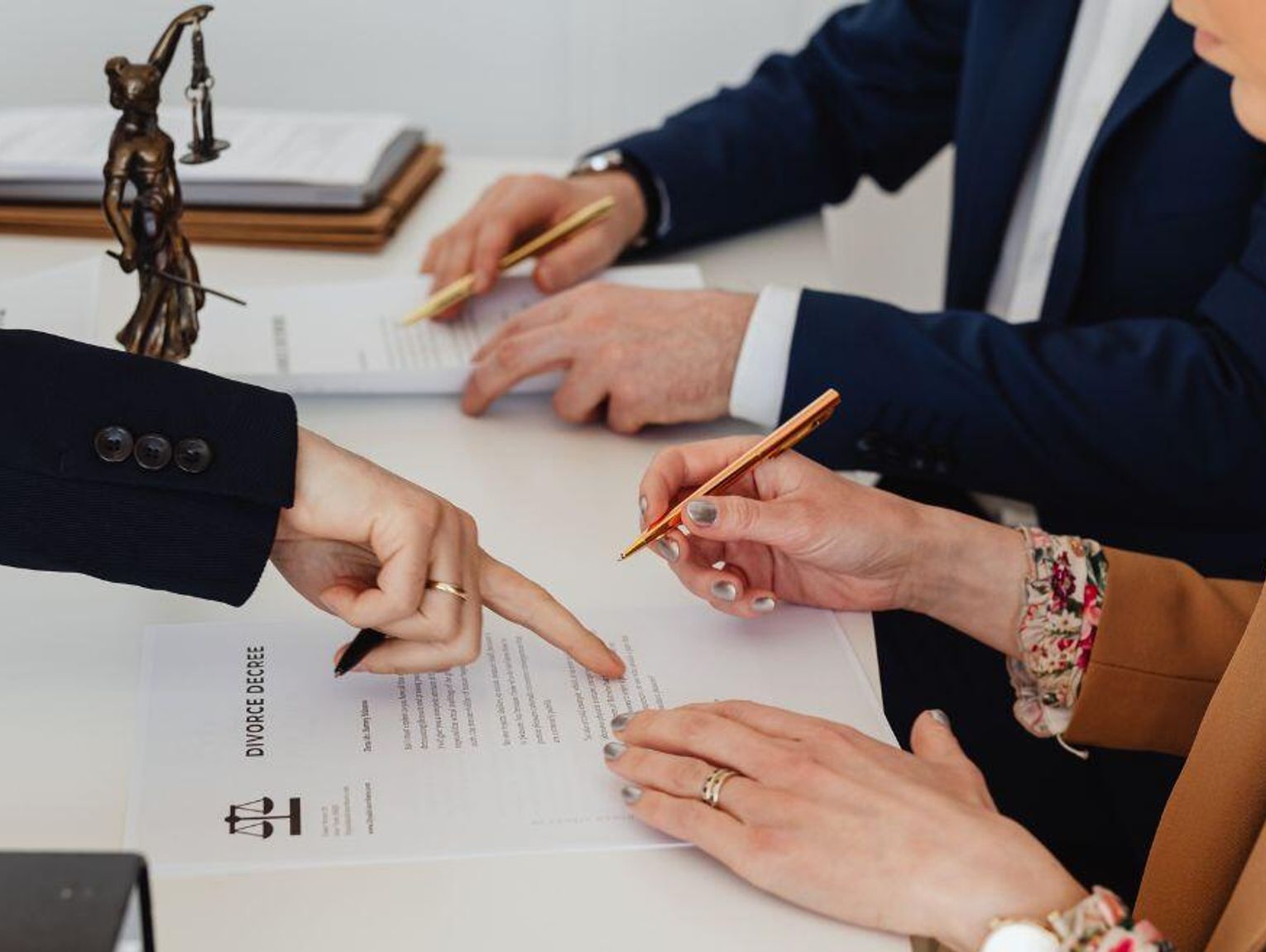 KRAJ. Skandal w kancelarii prawnej. Miała podać wspólniczce środki poronne