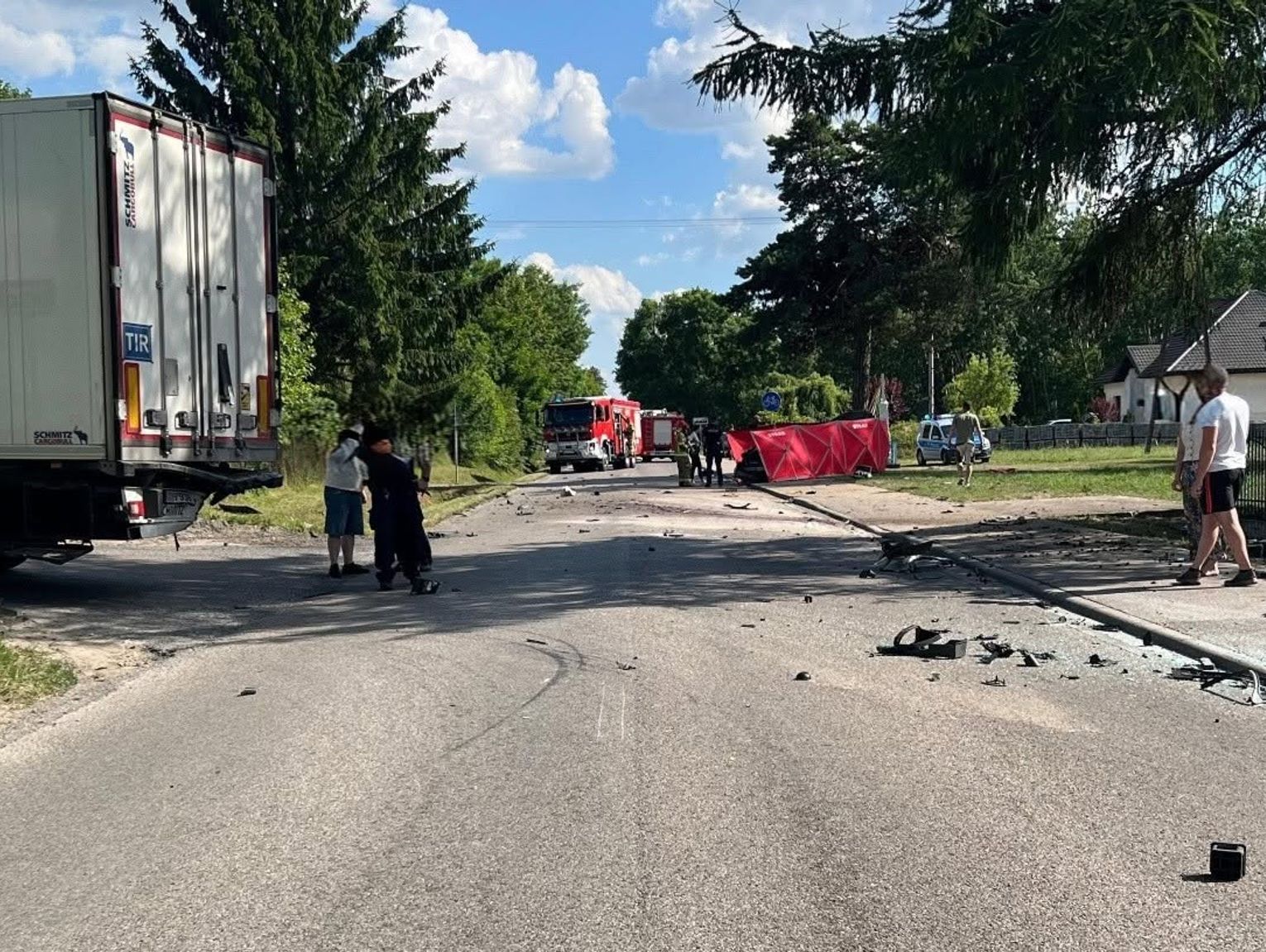 Śmierć na drodze. Audi uderzyło w naczepę ciężarówki