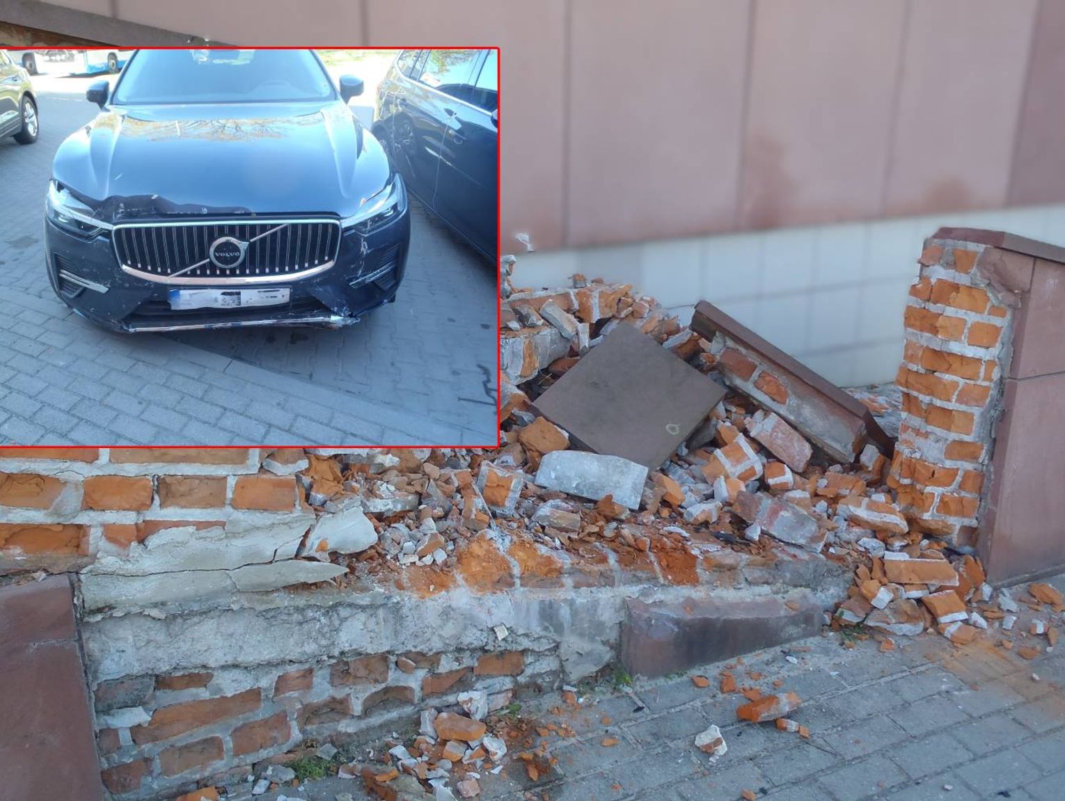 Staranował Volvo murek przy dworcu w Chełmie