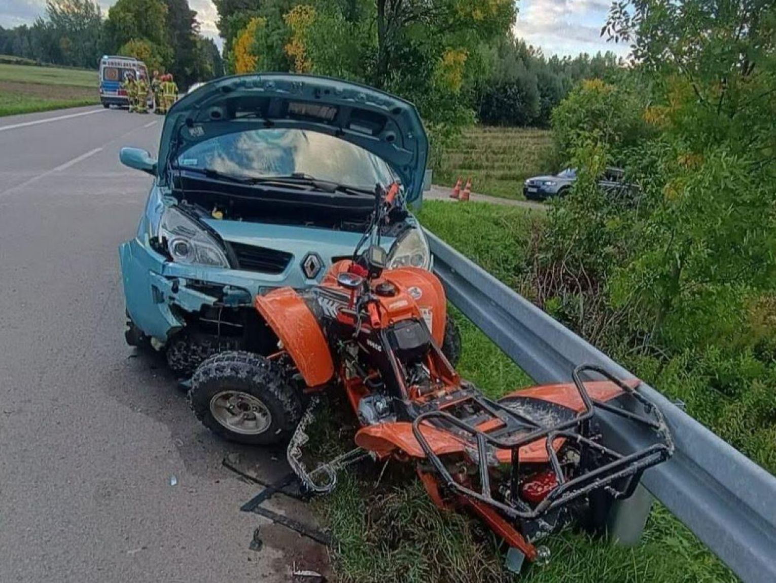 12-latek zabrany śmigłowcem do szpitala po tym, jak Renault zderzyło się z quadem