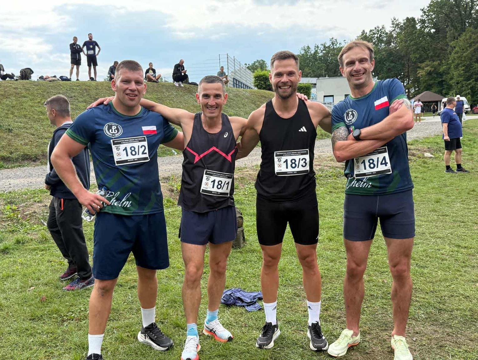 Szkoleniowcy Agrosu w mundurowej topce