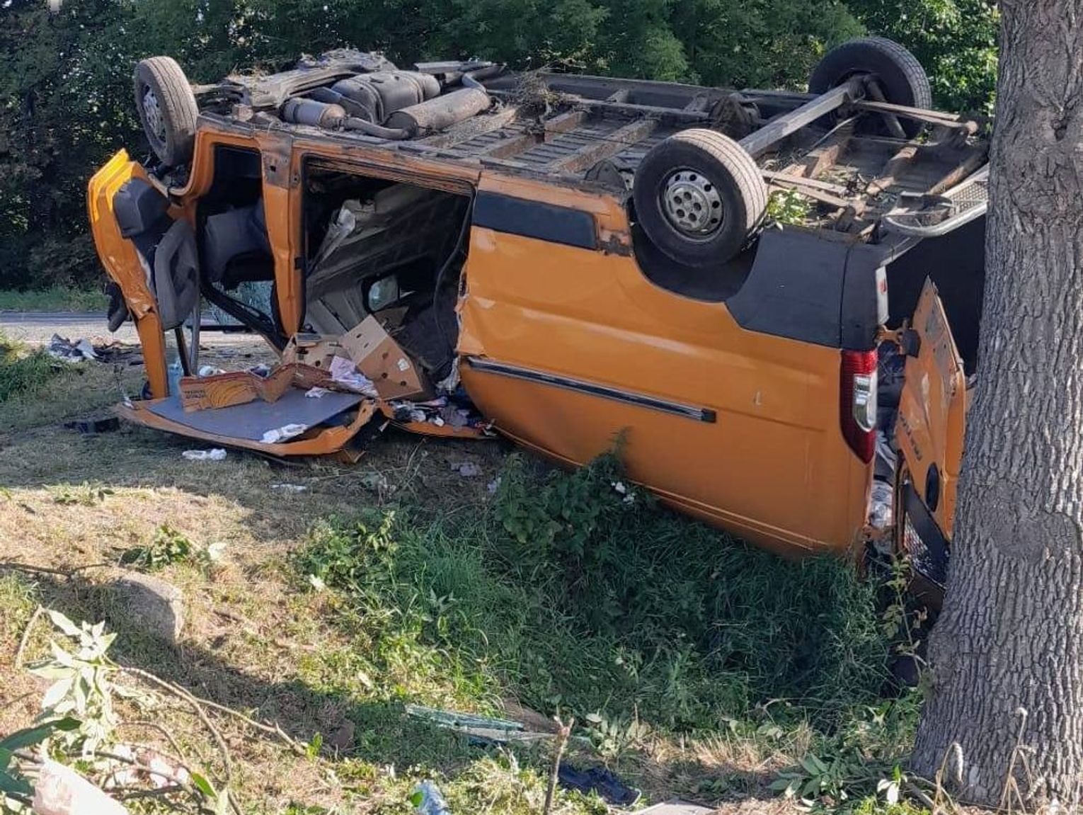 Tragiczny wypadek na DK17 w Zakręciu. Nie żyje kierowca busa