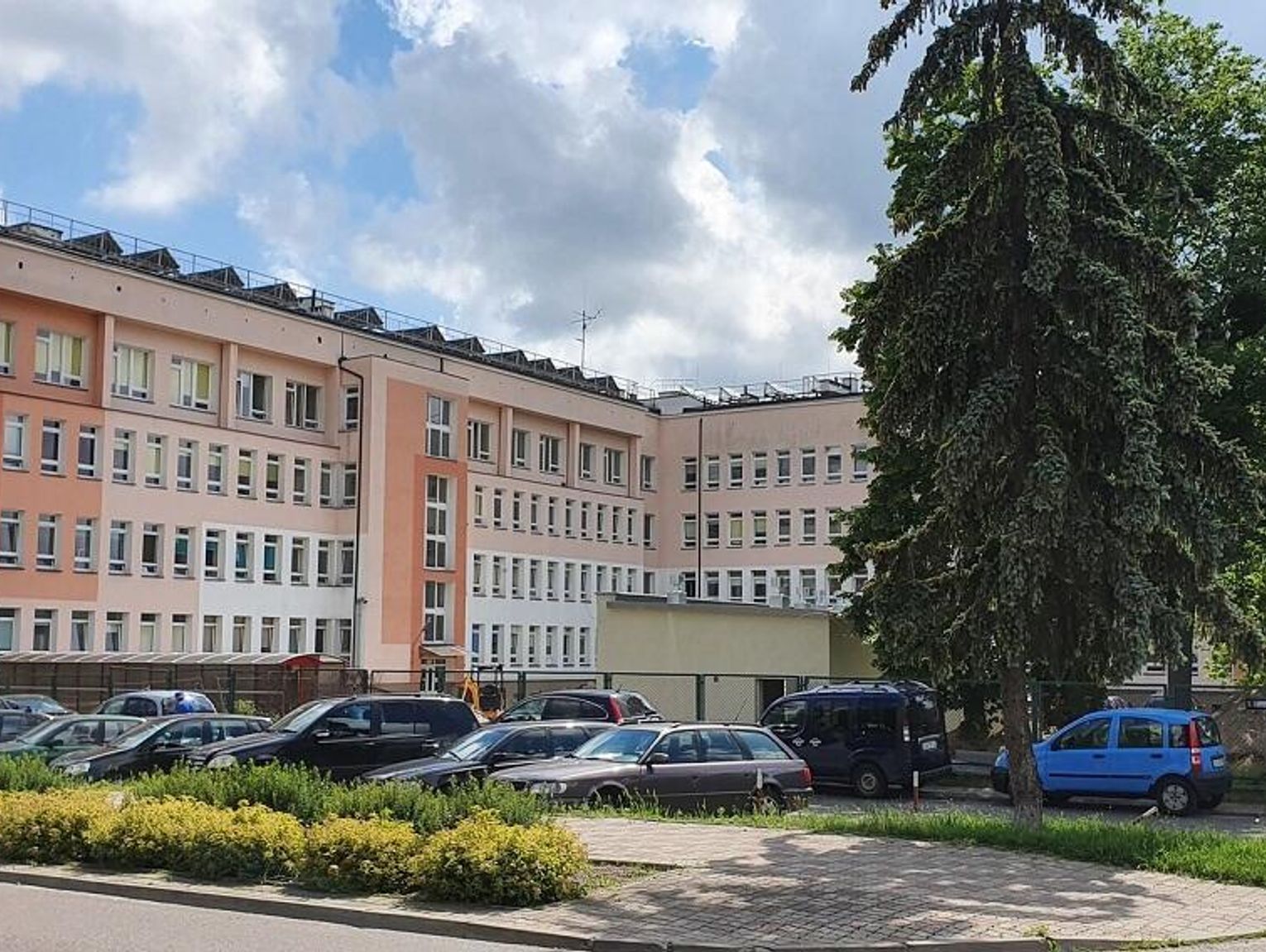 Trudna sytuacja krasnostawskiego szpitala. Długi NFZ, 20-letni sprzęt i niepewna przyszłość porodówki
