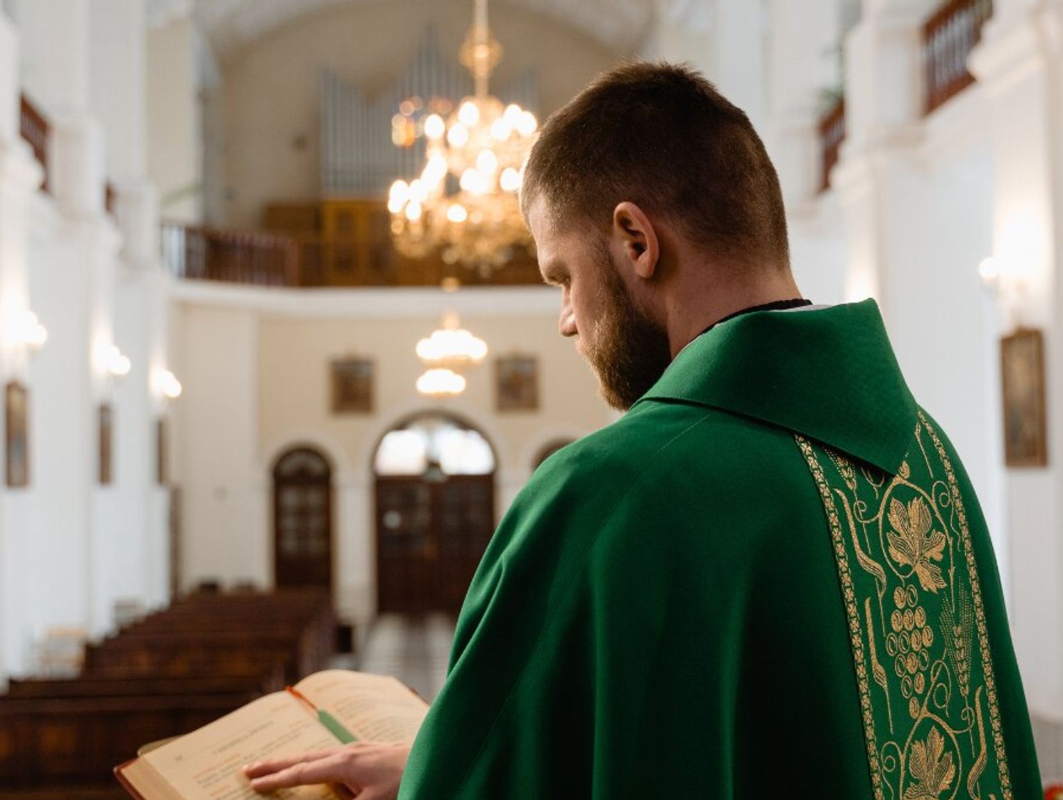 Tyle Polacy wrzucają na tacę. A na to idą pieniądze parafian