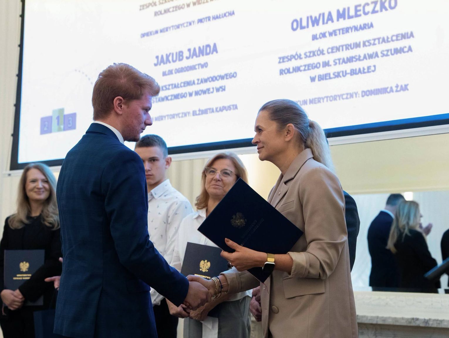 Uczeń z Okszowa odebrał dyplom od minister edukacji. Julian Suprun najlepszy w Polsce w mechanizacji rolnictwa [ZDJĘCIA]