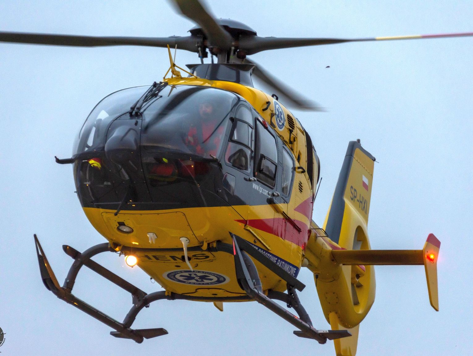 Włodawa. Pijana 13-latka wpadła do rzeki. Przyleciało po nią Lotnicze Pogotowie Ratunkowe