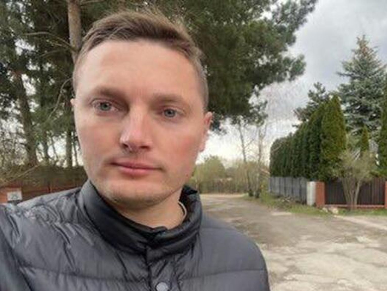 Chełm. Radny Wójcik interweniuje w sprawach osiedlowych. Będą ławki, naprawy i odnowione przejście