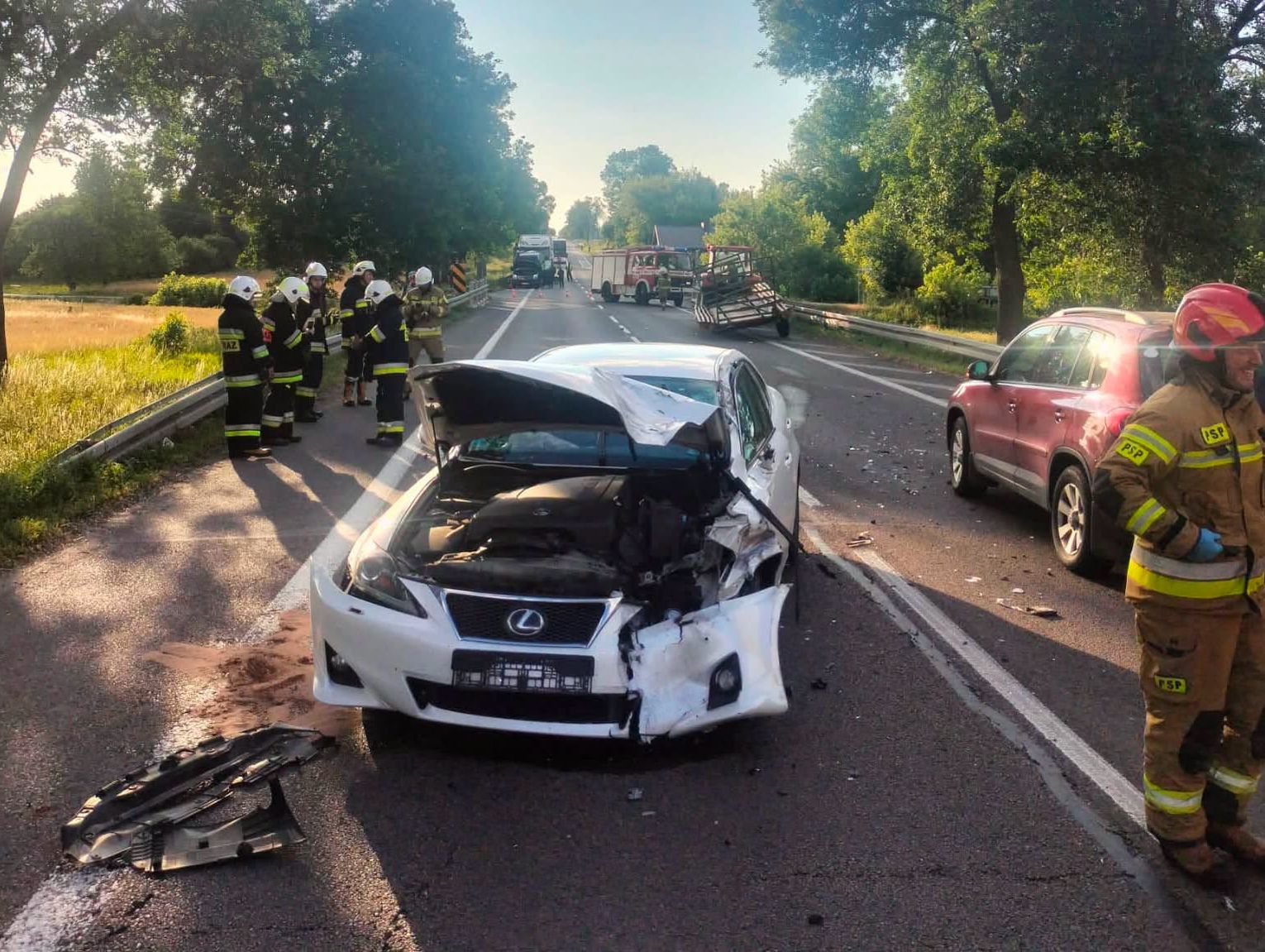 Wypadek na krajowej 17 w Zakręciu. Droga całkowicie zablokowana