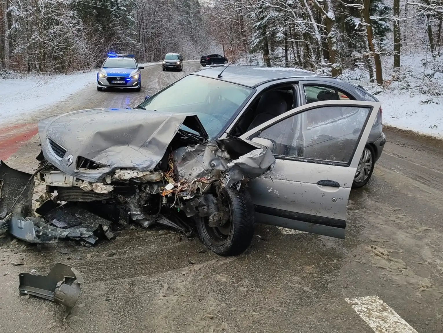 Wypadek w Tomaszowie Lubelskim. Dwoje dzieci i pasażer volkswagena trafili do szpitala