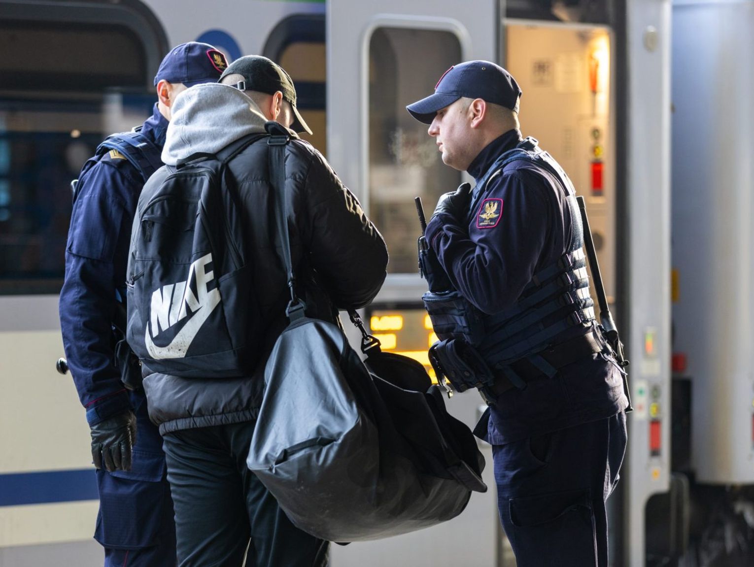 Wysiadł w Chełmie, ale w pociągu zostawił plecak z marihuaną. Potem sam się po niego zgłosił