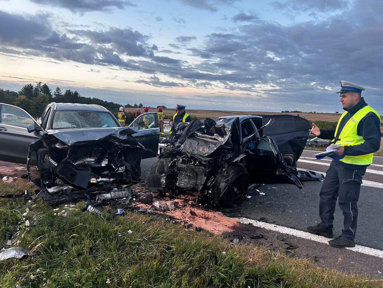 Z OSTANIEJ CHWILI. Czołowe zderzenie na krajowej 17. Droga zablokowana!