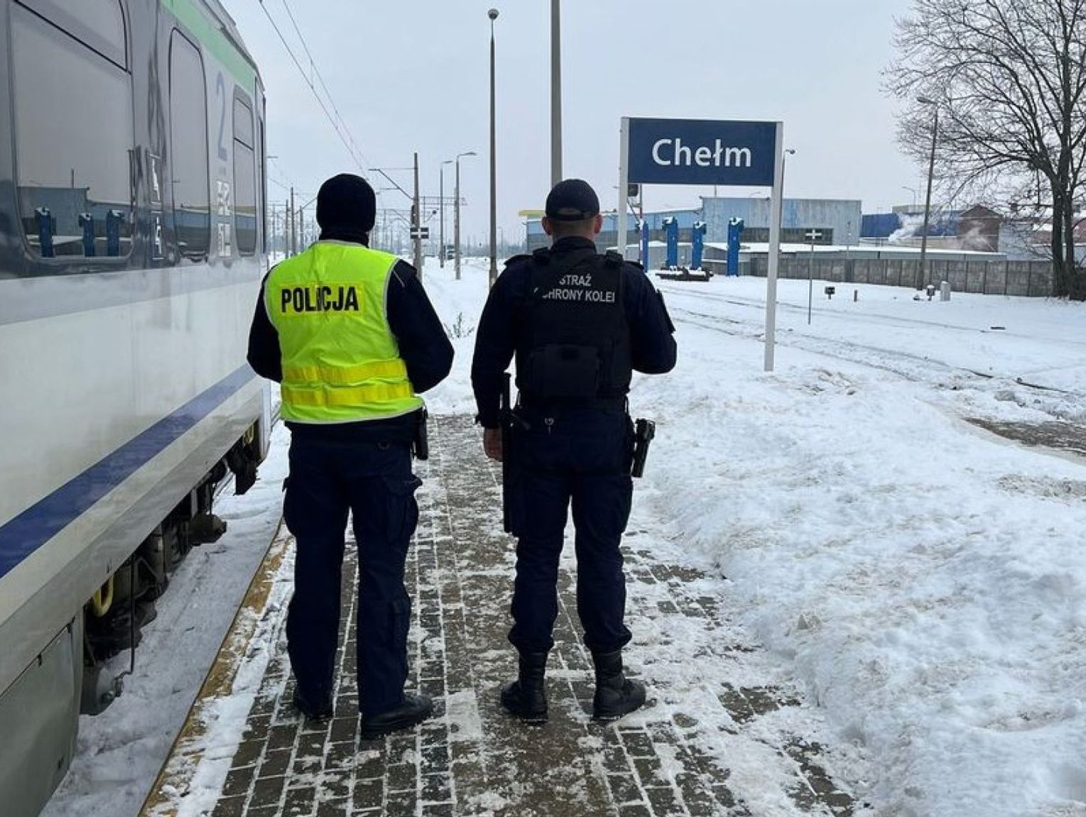 Zamieszanie na dworcu w Chełmie. Pozostawiona walizka postawiła służby na nogi
