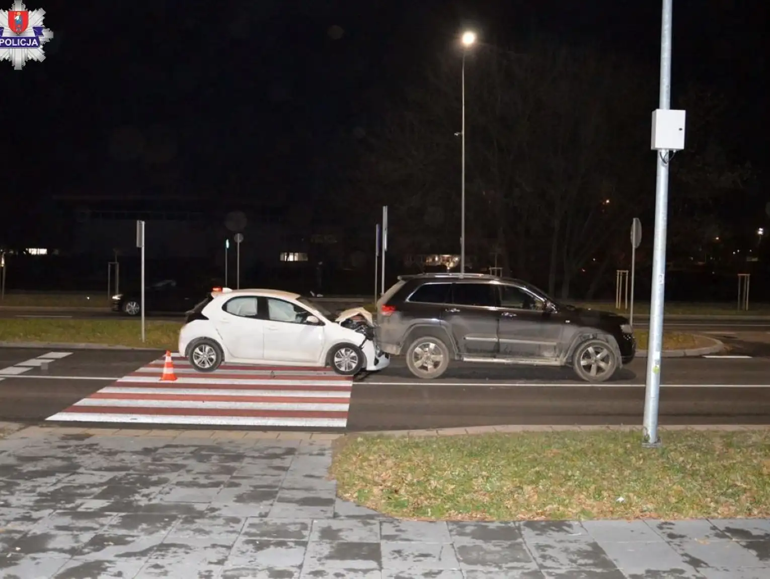 Jeden potrącił pieszą, drugi uderzył w jego samochód [ZDJĘCIA]