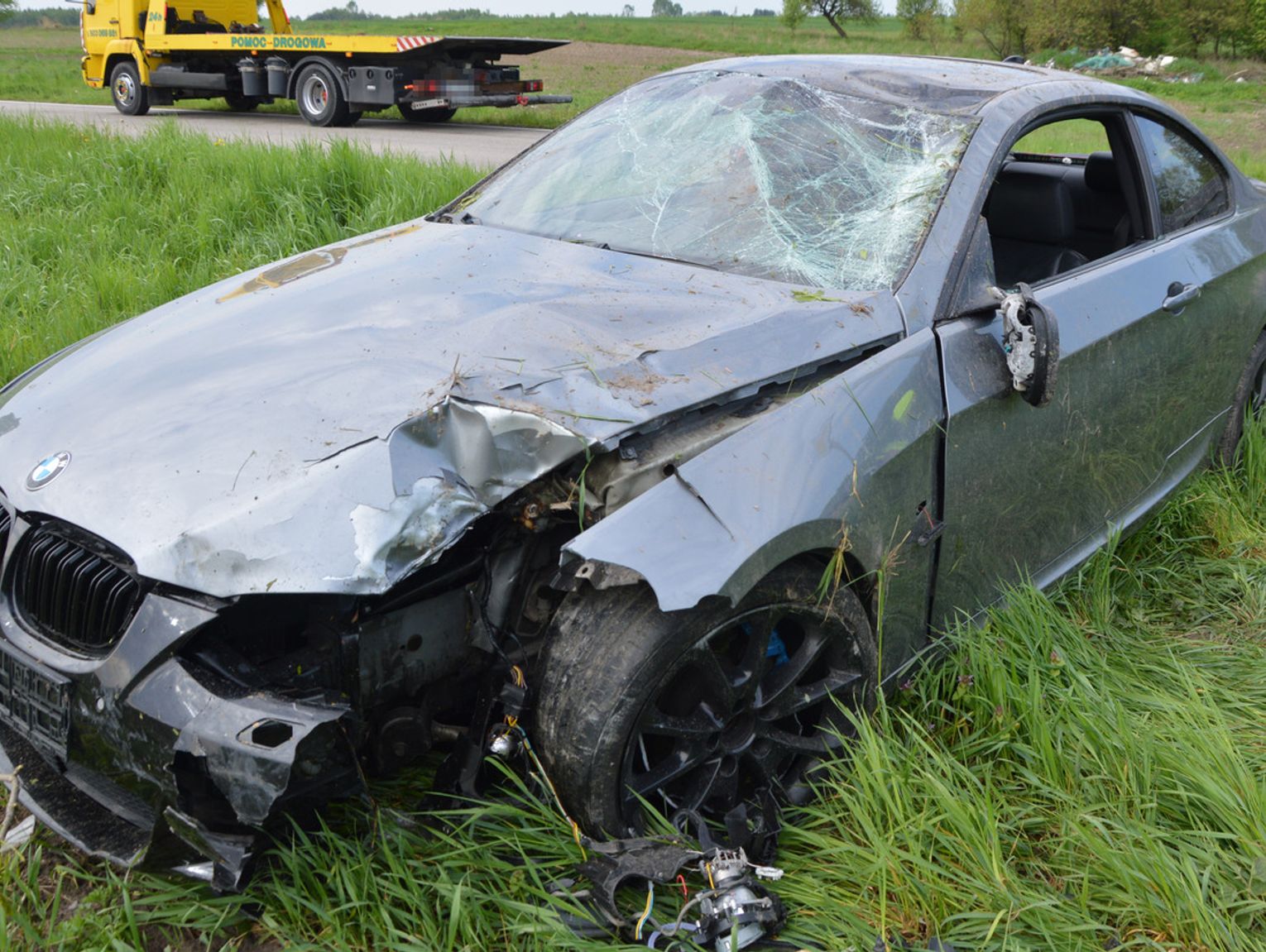 Zaszaleli na majówce. Jeden wracał z imprezy i zasnął za kierownicą