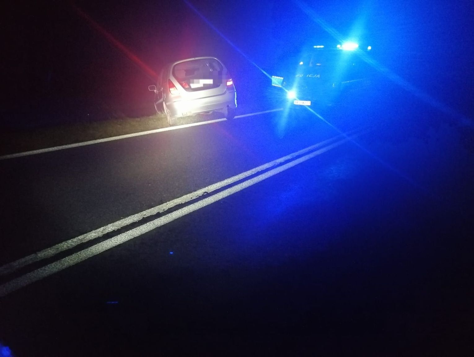Zawisła na skarpie i wzywała pomocy. Potem wydmuchała ponad 2,5 promila