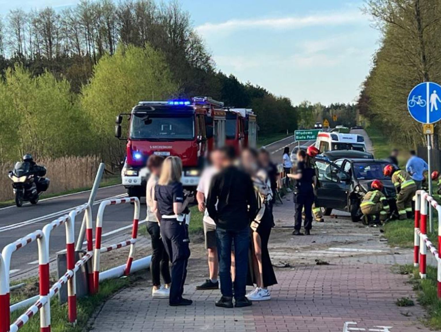 Zdarzenie na trasie Okuninka–Włodawa. Kierowca uderzył w latarnię i wypadł z drogi [ZDJĘCIA]