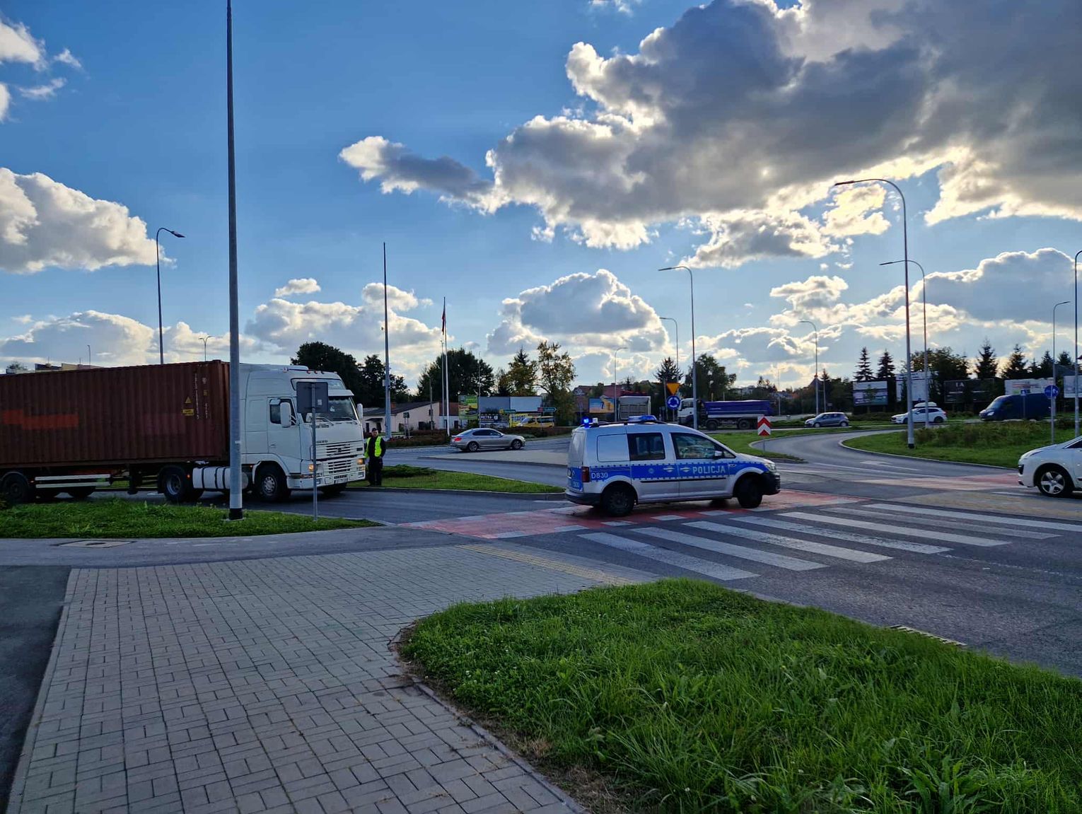 Zderzenie pięciu pojazdów w miejscowości Horodyszcze-Kolonia. Droga zablokowana