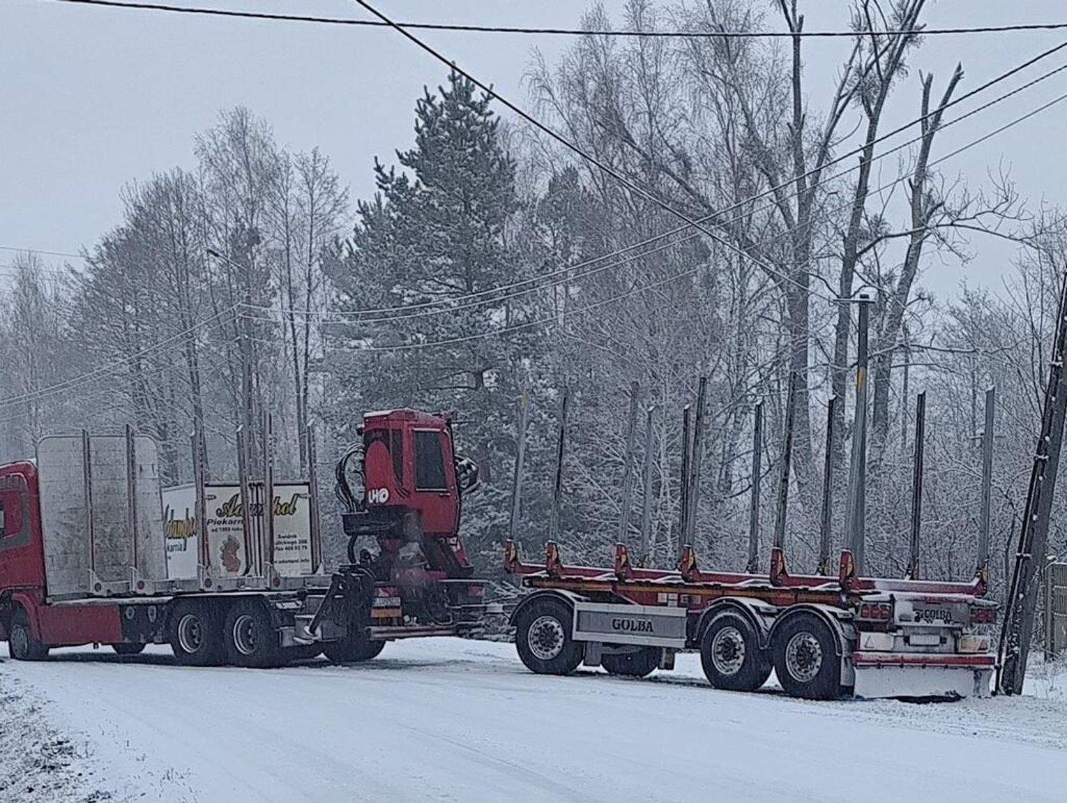 Zderzenie w Hannie, wywrotka w Pobołowicach. Fatalny poranek na drogach regionu