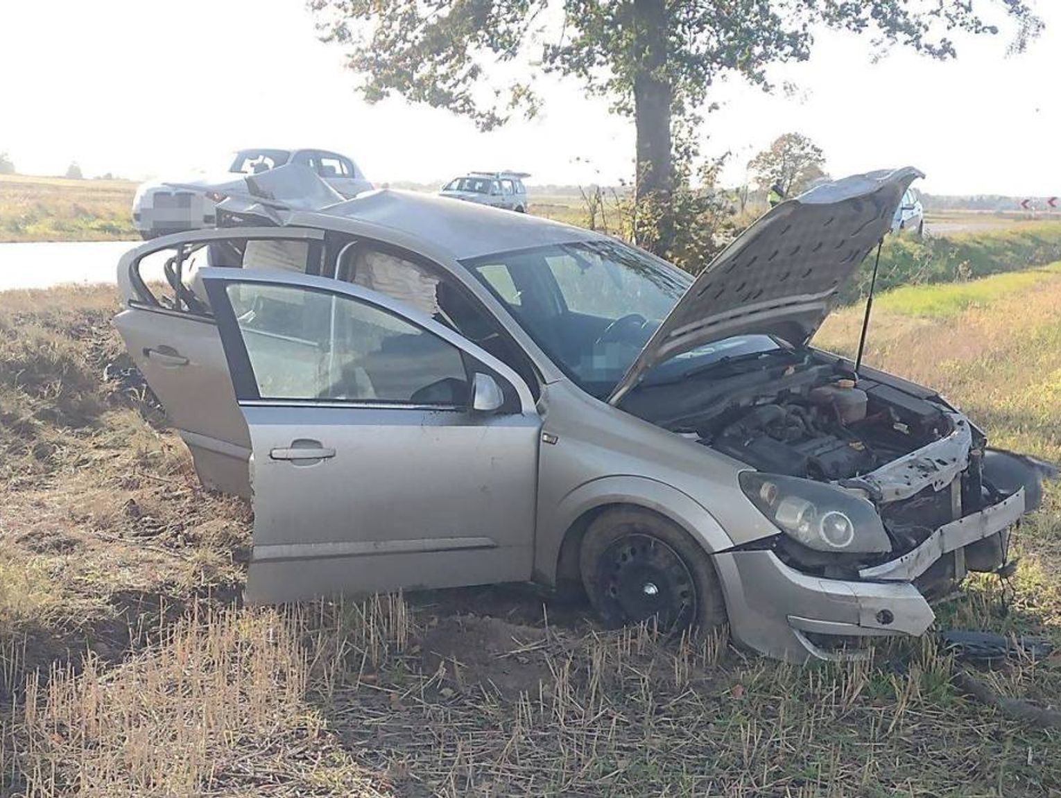 Tragiczny wypadek. 49-latka. uderzyła oplem w drzewo. Zmarła w szpitalu