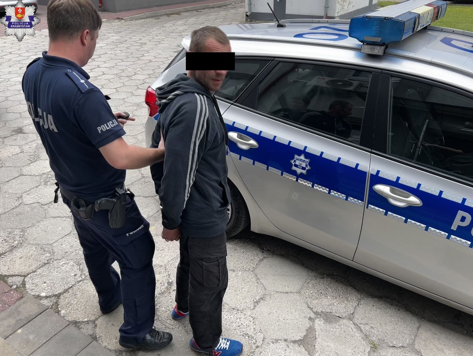 Zgłosił kłótnię z żoną, a sam skończył w kajdankach. Najpierw jednak ukrył się w zaroślach