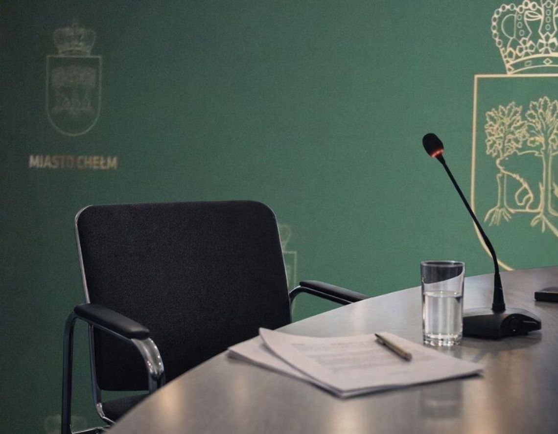 Nieobecność na sali nie zawsze oznacza brak wynagrodzenia. System diet pozwala zachować jego część mimo absencji.