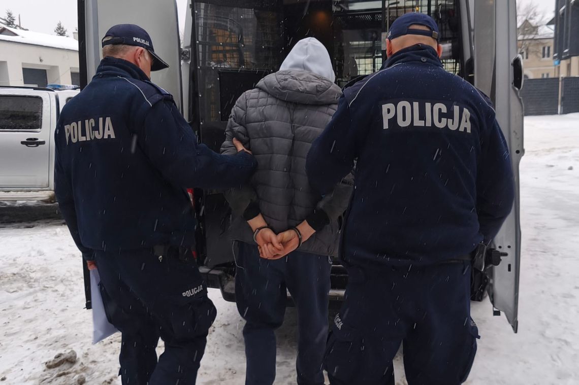 128 zatrzymanych w dwa dni. Kobieta chciała uciec przez okno [ZDJĘCIA]