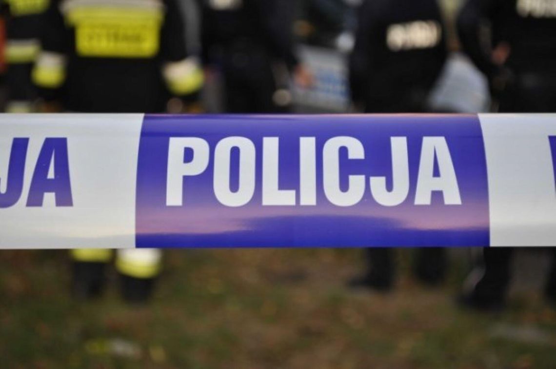 Lubelskie. 13-latek podejrzewany o zabicie brata. Nowe informacje o strasznej tragedii W Woli Osowińskiej 29 października doszło do tragicznego zdarzenia. 17-latek miał liczne obrażenia ciała. Sprawcą zabójstwa może być jego młodszy brat.