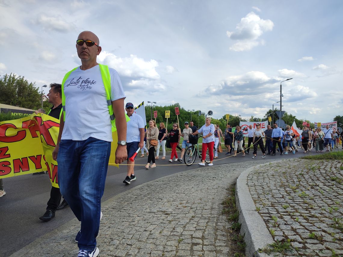 14. protest przeciw trasie kolei do CPK przeszedł ulicami Krasnegostawu