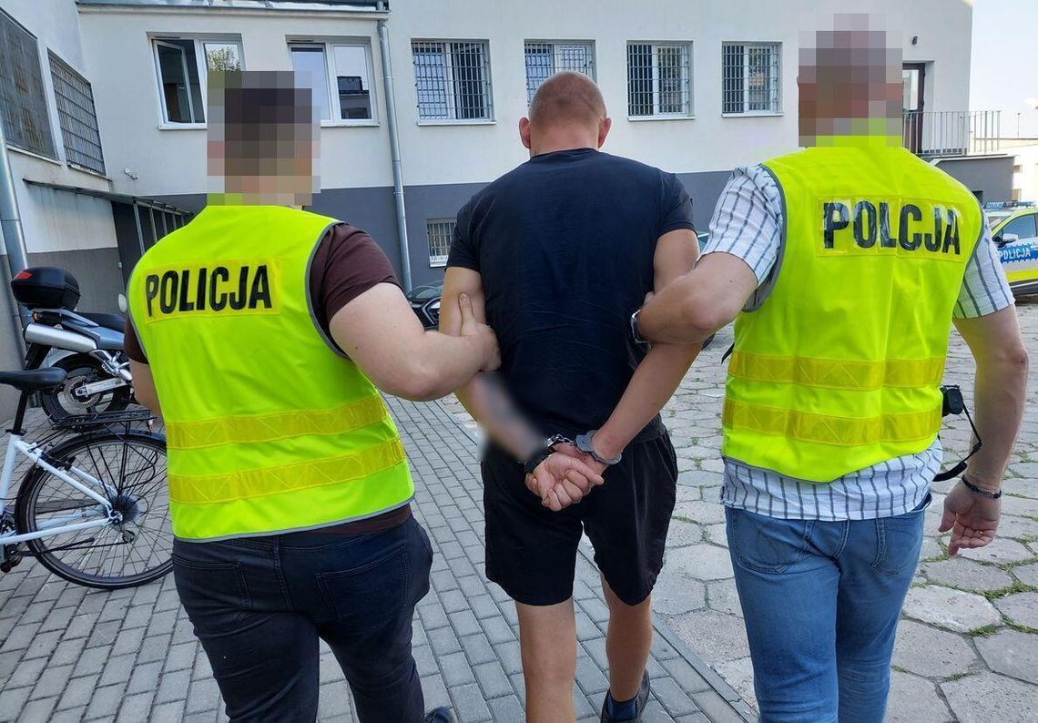 25-latek z dwoma listami gończymi zatrzymany przez kryminalnych z Chełma 25-latek z dwoma listami gończymi zatrzymany przez kryminalnych z Chełma