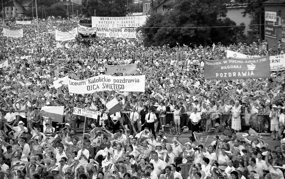 26 lat temu papież Jan Paweł II odwiedził Zamość. Tak wyglądała jego wizyta [ZDJĘCIA]