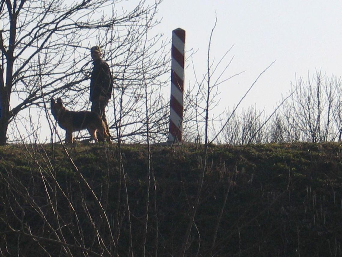 6 na rękę, trzynastka i dodatki. Zostań pogranicznikiem, NOSG przyjmuje też osoby bez średniego wykształcenia