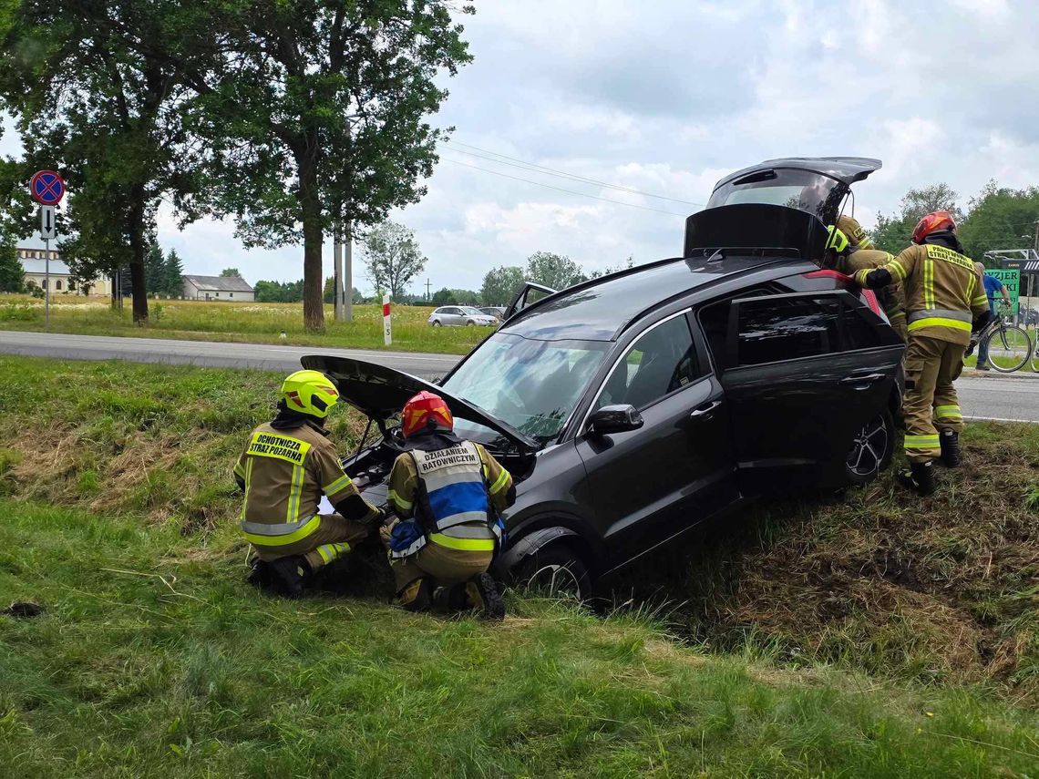 70-latka wjechała KIA do rowu w Urszulinie. Na szczęście nikt nie ucierpiał [ZDJĘCIA]