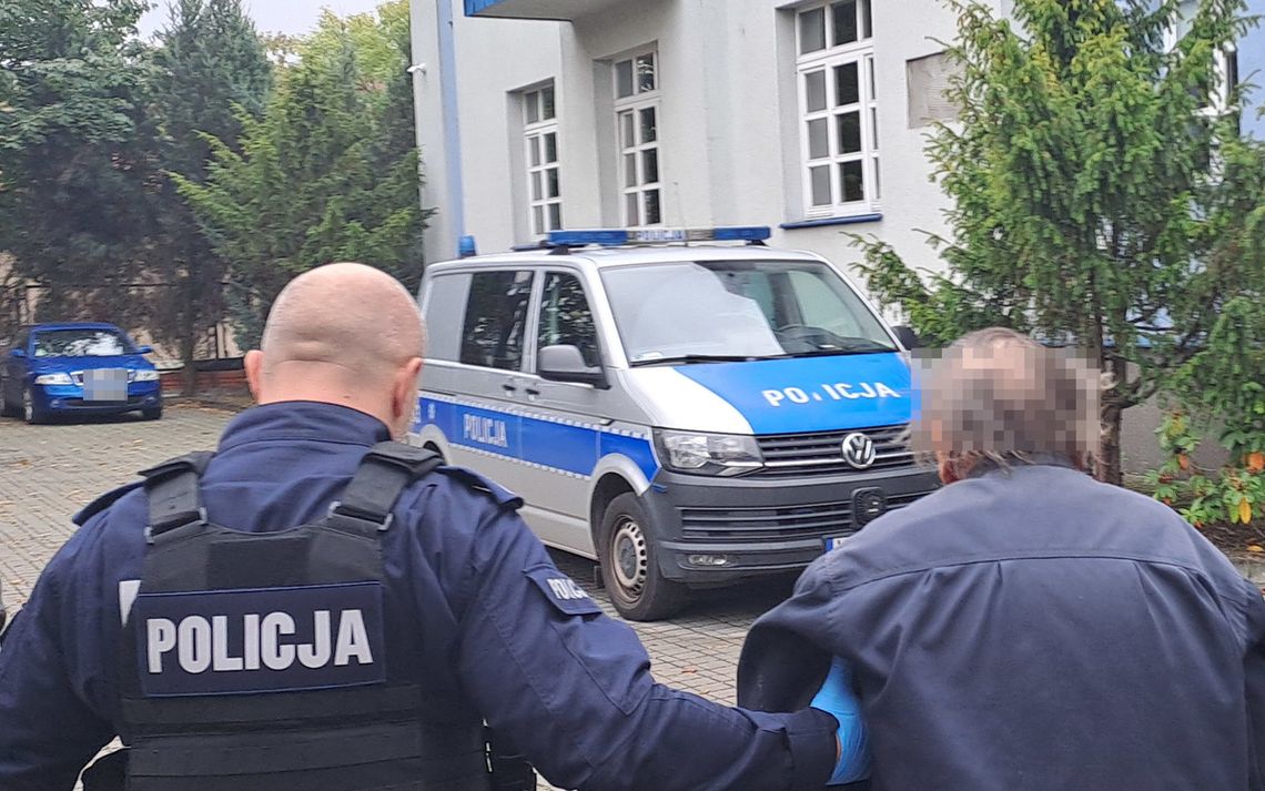 Agresywny senior ze Starego Brusa. Trzymając w ręku nóż, groził najbliższym zabójstwem