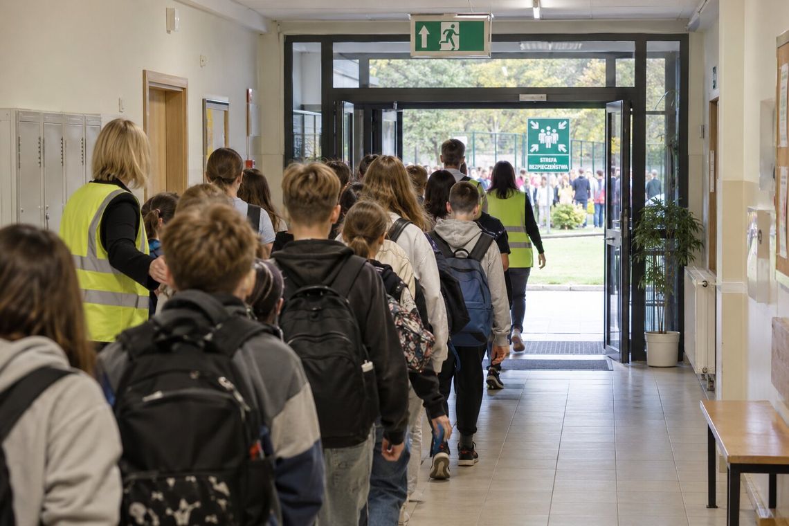 Alarm w środku lekcji. Gdzie mają schować się uczniowie? Nie wierzymy w szkoły