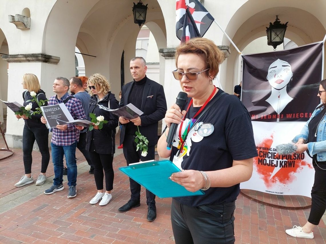 “Ani Jednej Więcej”. Protest po śmierci ciężarnej Doroty