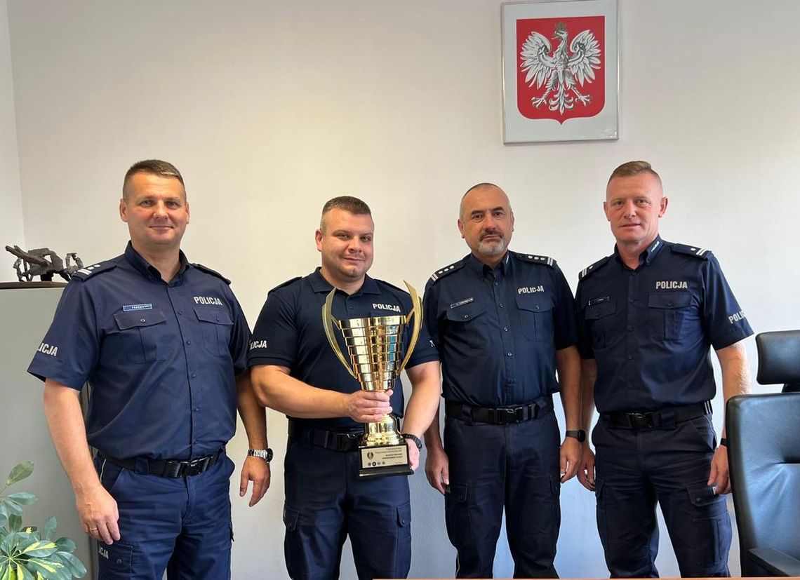Artur Winiarski z Chełma najlepszym policjantem dochodzeniowo-śledczym w Polsce Artur Winiarski z Chełma najlepszym policjantem dochodzeniowo-śledczym w Polsce