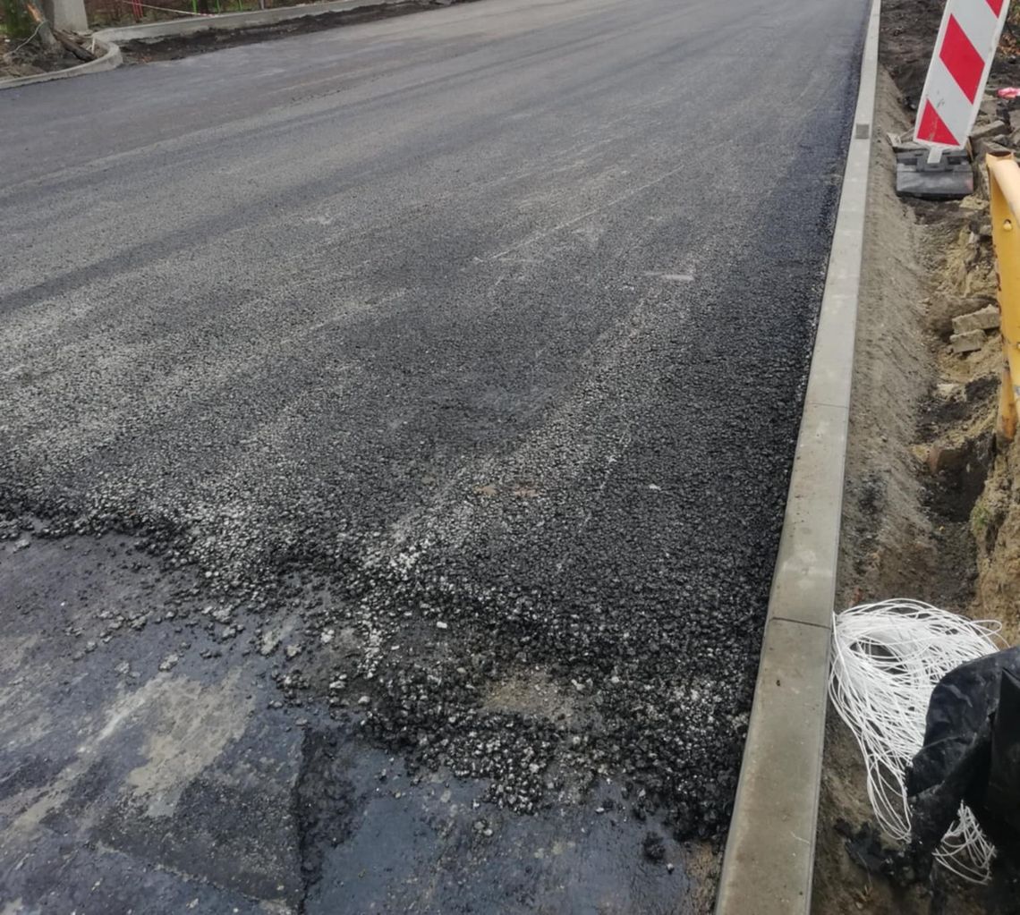 Wątpliwości radnych dotyczyły nie tylko samych terminów zakończenia prac, ale też jakości robót wykonywanych przy zimowej aurze oraz realnego terminu przywrócenia ruchu.
