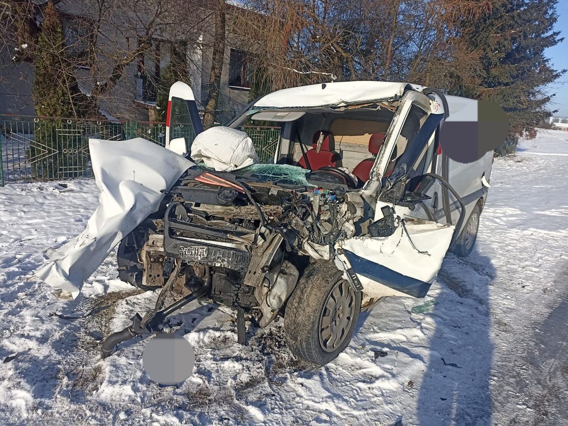 Lubelskie. Autobus zderzył się z osobówką. Jedna osoba poszkodowana