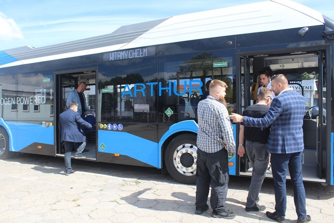 Autobus wodorowy H2O marki Arthur Bus zaprezentował się w Chełmie