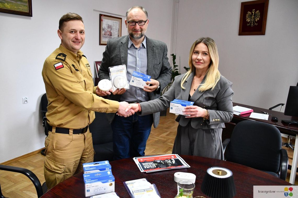 Bezpieczniej w Krasnymstawie – czujki ratujące życie trafiają do potrzebujących Bezpieczniej w Krasnymstawie – czujki ratujące życie trafiają do potrzebujących