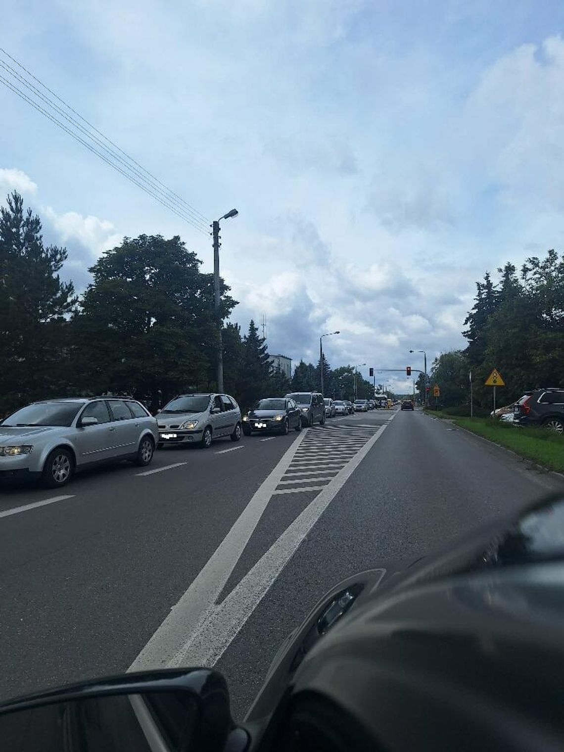 Biała Podlaska. Obława policji w mieście w związku ze strzelaniną na os. Jagiellońskim Biała Podlaska. Obława policji w mieście w związku ze strzelaniną na os. Jagiellońskim
