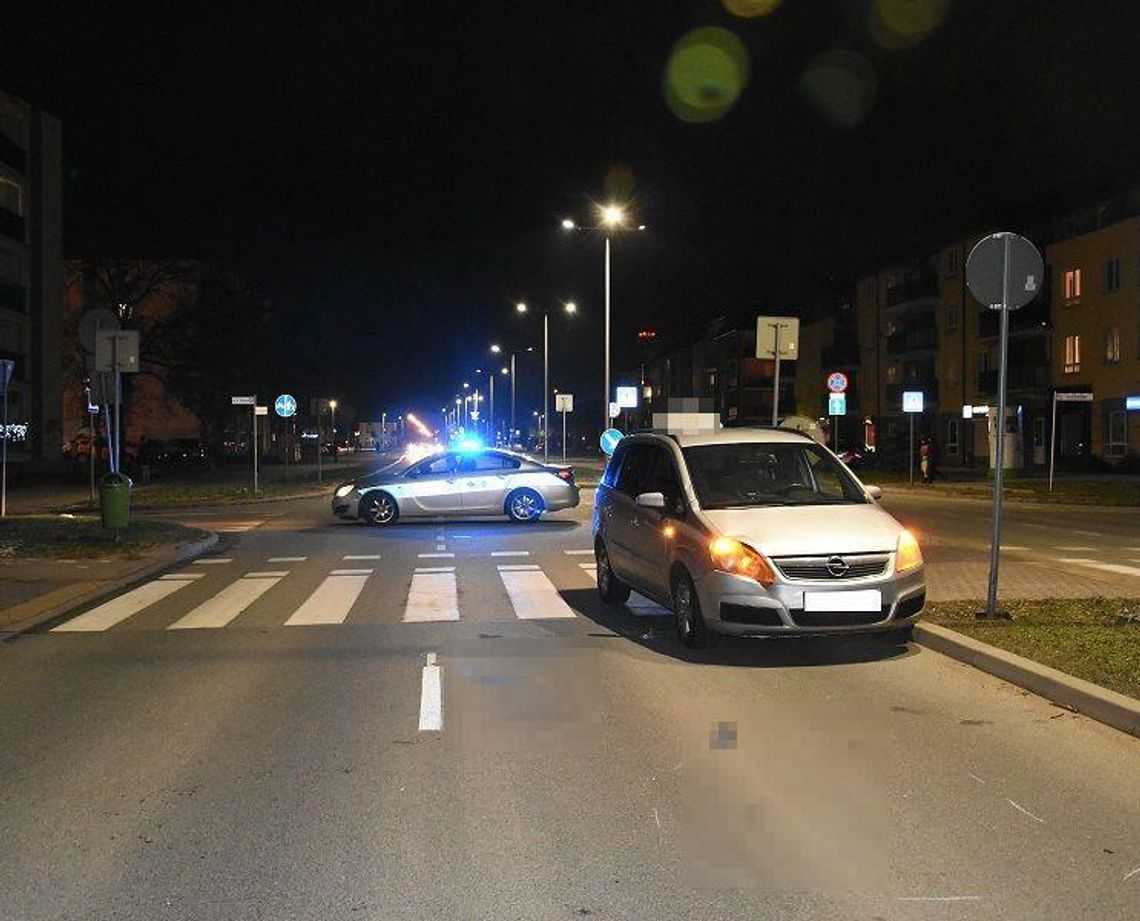 Lubelskie. Samochód najechał na pieszych. Dwie osoby trafiły do szpitala