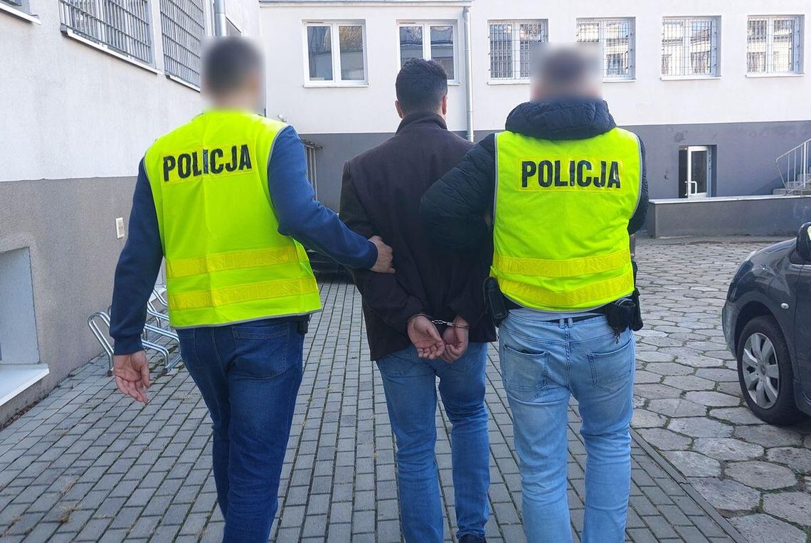Na trzy miesiące do tymczasowego aresztu trafił 29-letni mieszkaniec województwa śląskiego, podejrzany o wystawianie fałszywych zaświadczeń o przebytych kursach specjalistycznych.