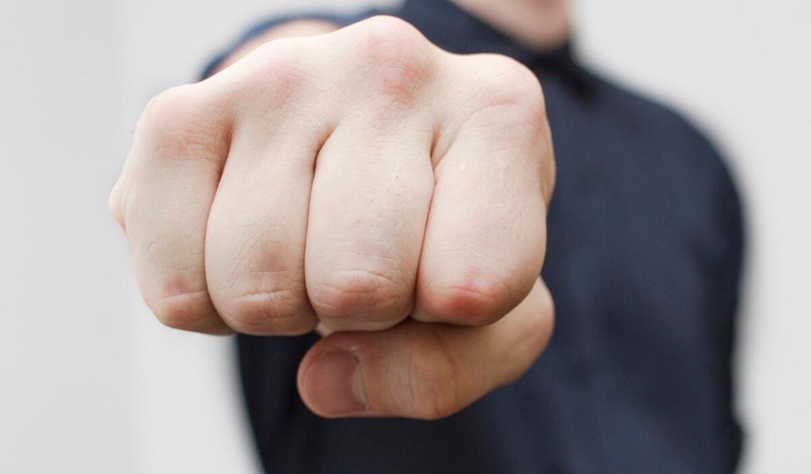 Brutalny cios w gminie Izbica. 16-latek trafił do szpitala, 19-latek usłyszał zarzuty Brutalny cios w gminie Izbica. 16-latek trafił do szpitala, 19-latek usłyszał zarzuty