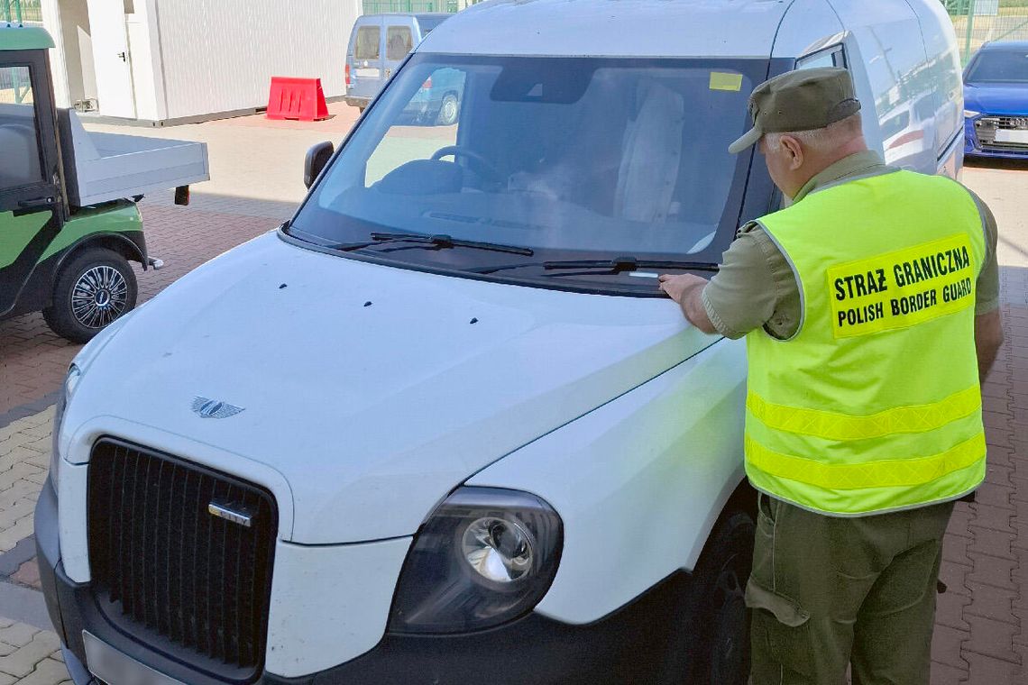 Brytyjczyk w aucie za 100 tys. zatrzymany na przejściu granicznym. Dlaczego nie pojechał dalej?