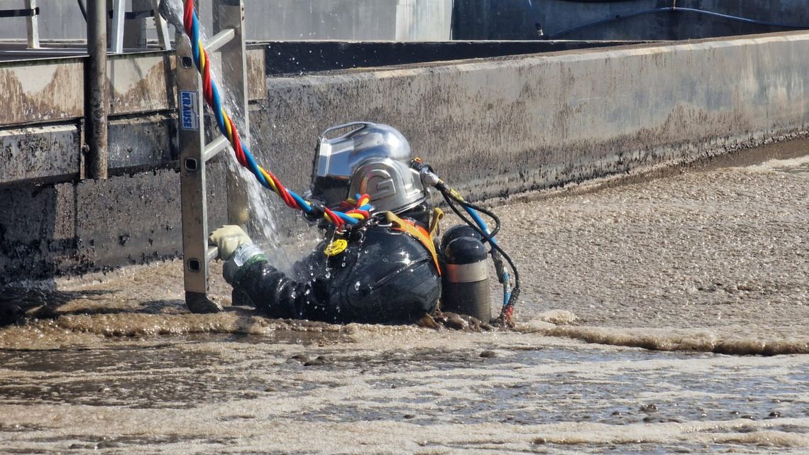Chełm. Awaria w miejskiej oczyszczalni opanowana dzięki akcji nurków Chełm. Awaria w miejskiej oczyszczalni opanowana dzięki akcji nurków