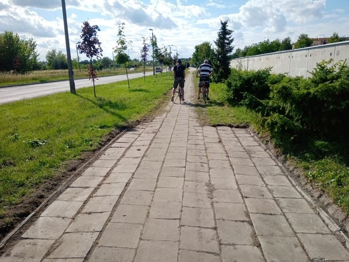 Chełm. Przy ul. 15 Sierpnia wykopano chodnik! I nie jest to zasługa archeologów... [ZDJĘCIA]